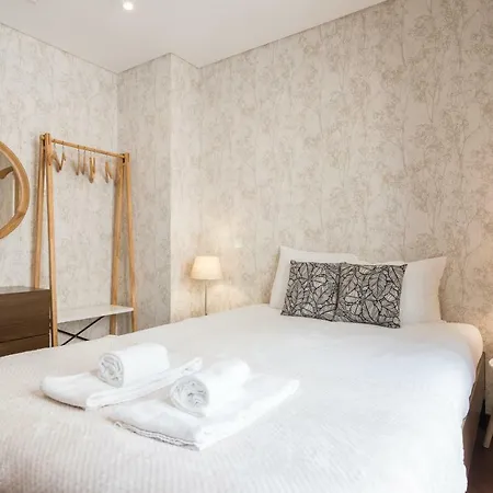 شقة Rossio Penthouse Three-bedroom W/ River View And Parking - By Lu Holidays