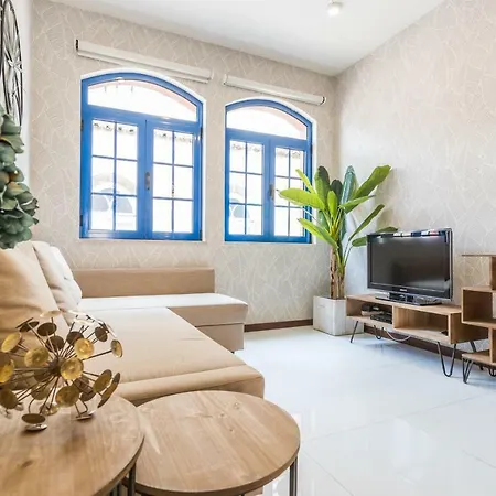 شقة Rossio Penthouse Three-bedroom W/ River View And Parking - By Lu Holidays