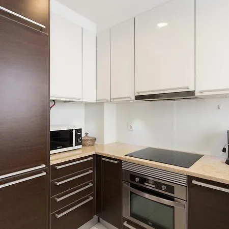 شقة Rossio Penthouse Three-bedroom W/ River View And Parking - By Lu Holidays Lisboa