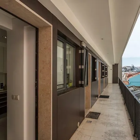 شقة Rossio Penthouse Three-bedroom W/ River View And Parking - By Lu Holidays *