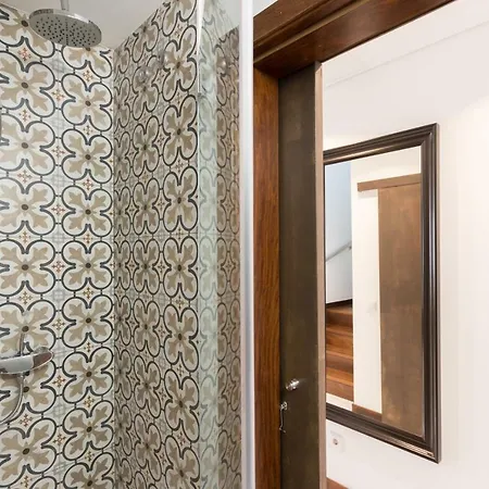 Rossio Penthouse Three-bedroom W/ River View And Parking - By Lu Holidays * リスボン