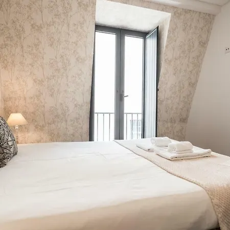Rossio Penthouse Three-bedroom W/ River View And Parking - By Lu Holidays