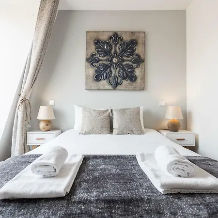 Rossio Penthouse Three-bedroom W/ River View And Parking - By Lu Holidays Apartment Lisbon