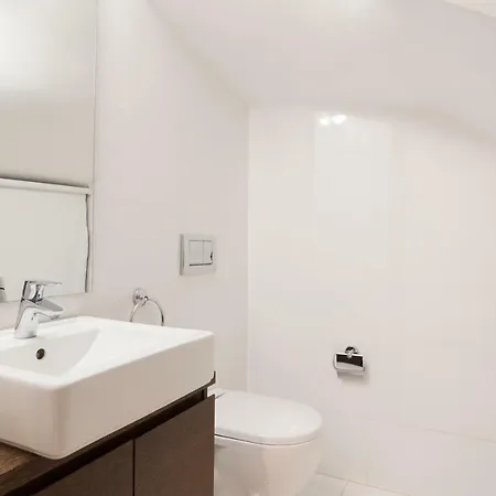 Rossio Penthouse Three-bedroom W/ River View And Parking - By Lu Holidays Apartment Lisbon